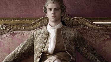 Thomas Solivérès dans le rôle de Voltaire.