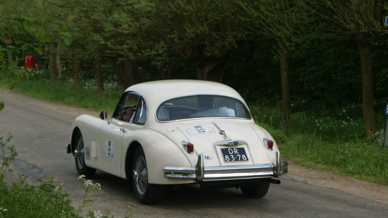 Ce modèle fait la transition entre les coupés XK des années 1950 et l'arrivée de la Type E au début des années 60. C'est le premier modèle restauré par François Allain dans Vintage Garage, sur RMC Découverte.