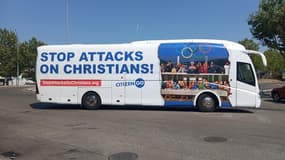 Le bus CitizenGo circulant dans Paris depuis le 5 août 2024.