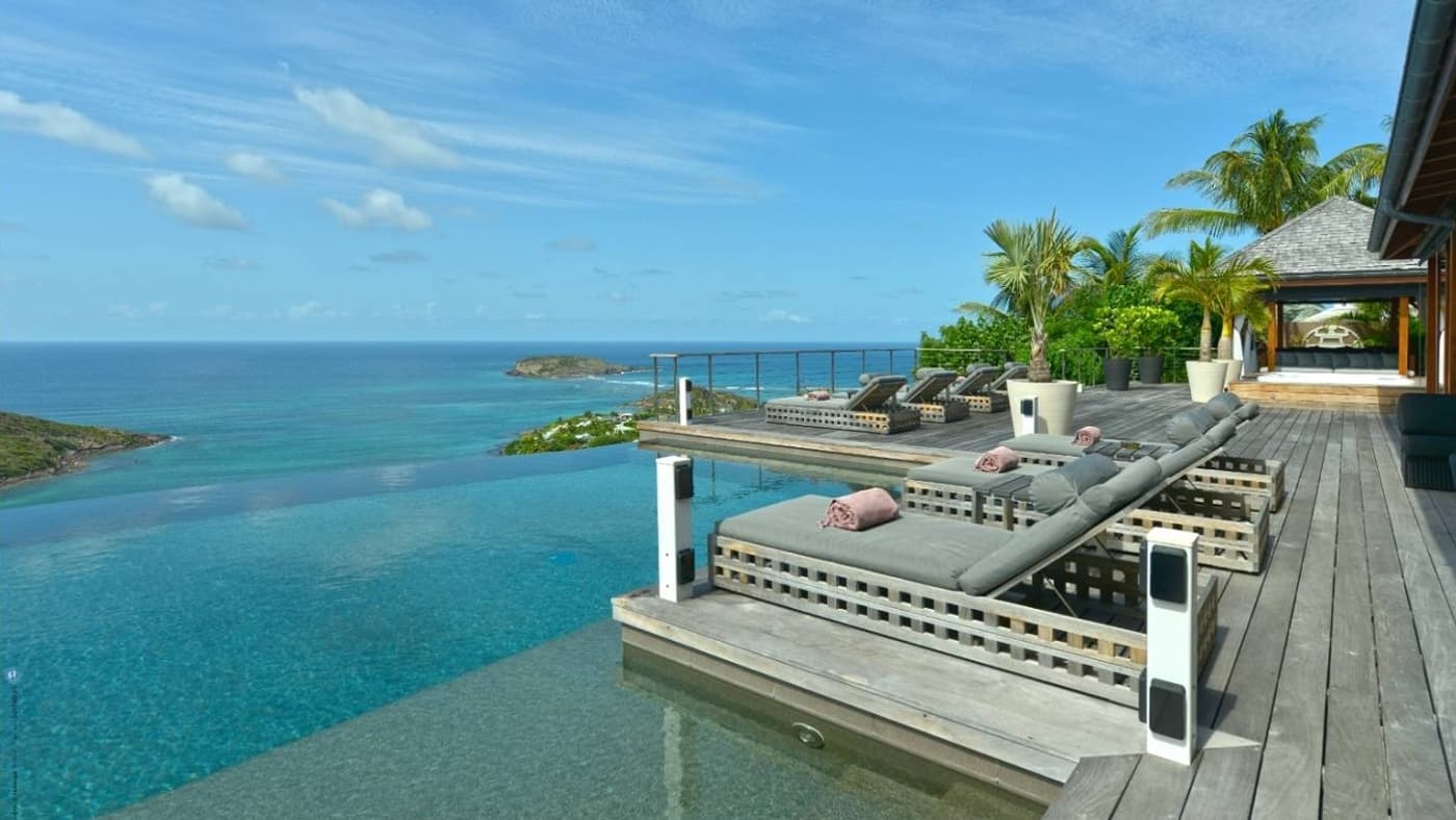 Johnny était également propriétaire d'une maison de 500 m² sur l'île paradisiaque de Saint-Barthélémy Johnny était également propriétaire d'une maison de 500 m² sur l'île paradisiaque de Saint-Barthélémy