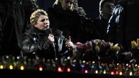 Ioulia Timochenko s'exprimant devant la foule réunnie place Maïdan à Kiev en février.