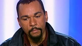 Dieudonné sur le plateau du 13 heures de France 2, le 5 mai 1997. Il était alors candidat aux législatives de Dreux contre la candidate du Front national.