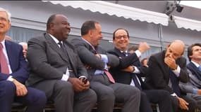 De gauche à droite, le président gabonais Ali Bongo, Marwan Lahoud, directeur de la stratégie d'Airbus Group, François Hollande, Eric Trappier et Serge Dassault dirigeants de Dassault. 