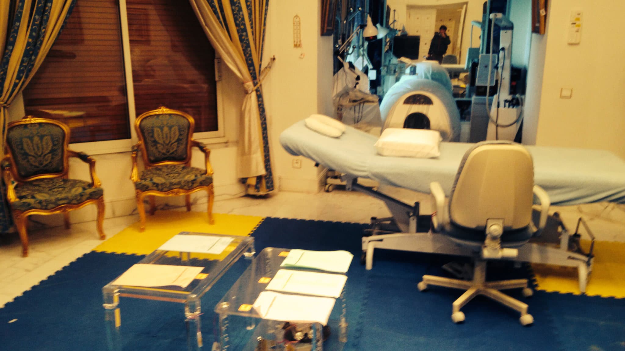 Le clan Ben Ali avait son cinéma, une mosquée et un salon de beauté. Le clan Ben Ali avait son cinéma, une mosquée et un salon de beauté.