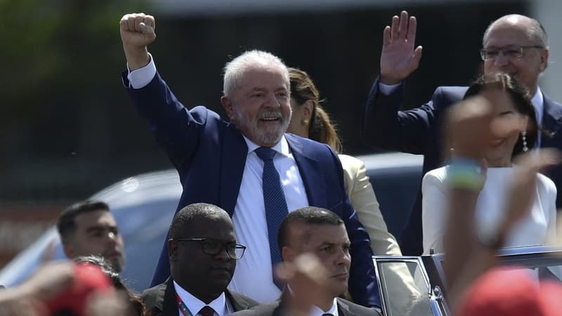 Âgé de 77 ans, Lula a été intronisée lors d'une cérémonie au Congrès où il a prêté serment sur la Constitution, 12 ans après avoir quitté le pouvoir à l'issue de deux mandats 