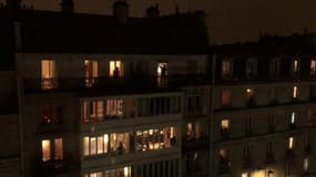 À Paris, un DJ fait danser ses voisins au balcon sur "I will survive"