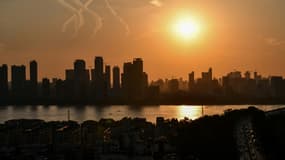 Vue sur le fleuve Yangtze au coucher de soleil à Wuhan (Chine) le 4 septembre 2020 