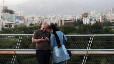 Bien que les États-Unis aient levé une partie des sanctions à l'égard de la République islamique après avoir conclu un accord en 2015, ils continuent d'appliquer des restrictions à ce pays pour d'autres raisons.