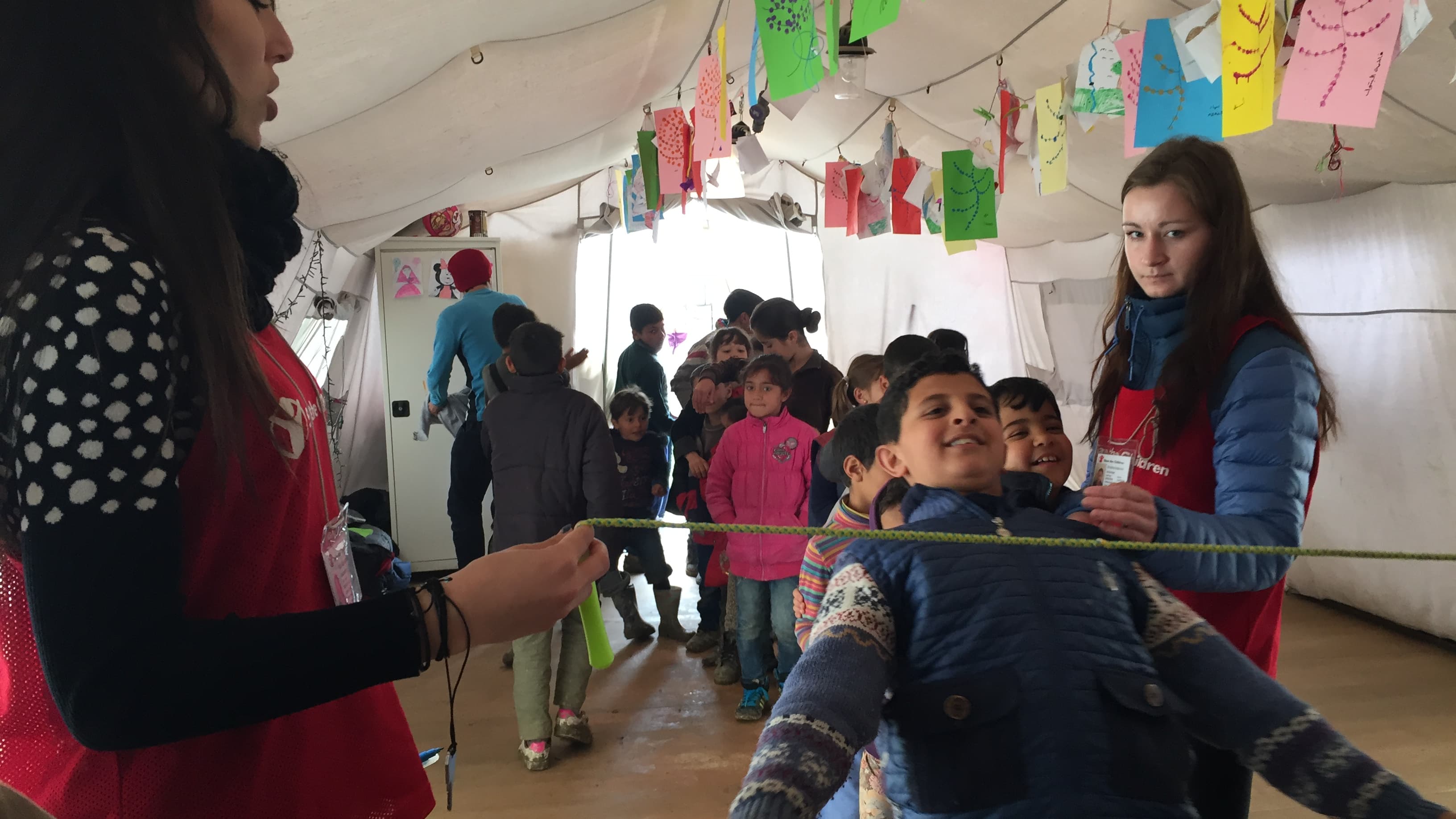 Malgré tout, les enfants arrivent à s'amuser Malgré tout, les enfants arrivent à s'amuser