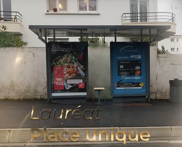 A Biarritz, le banc transformé en un siège unique. A Biarritz, le banc transformé en un siège unique.