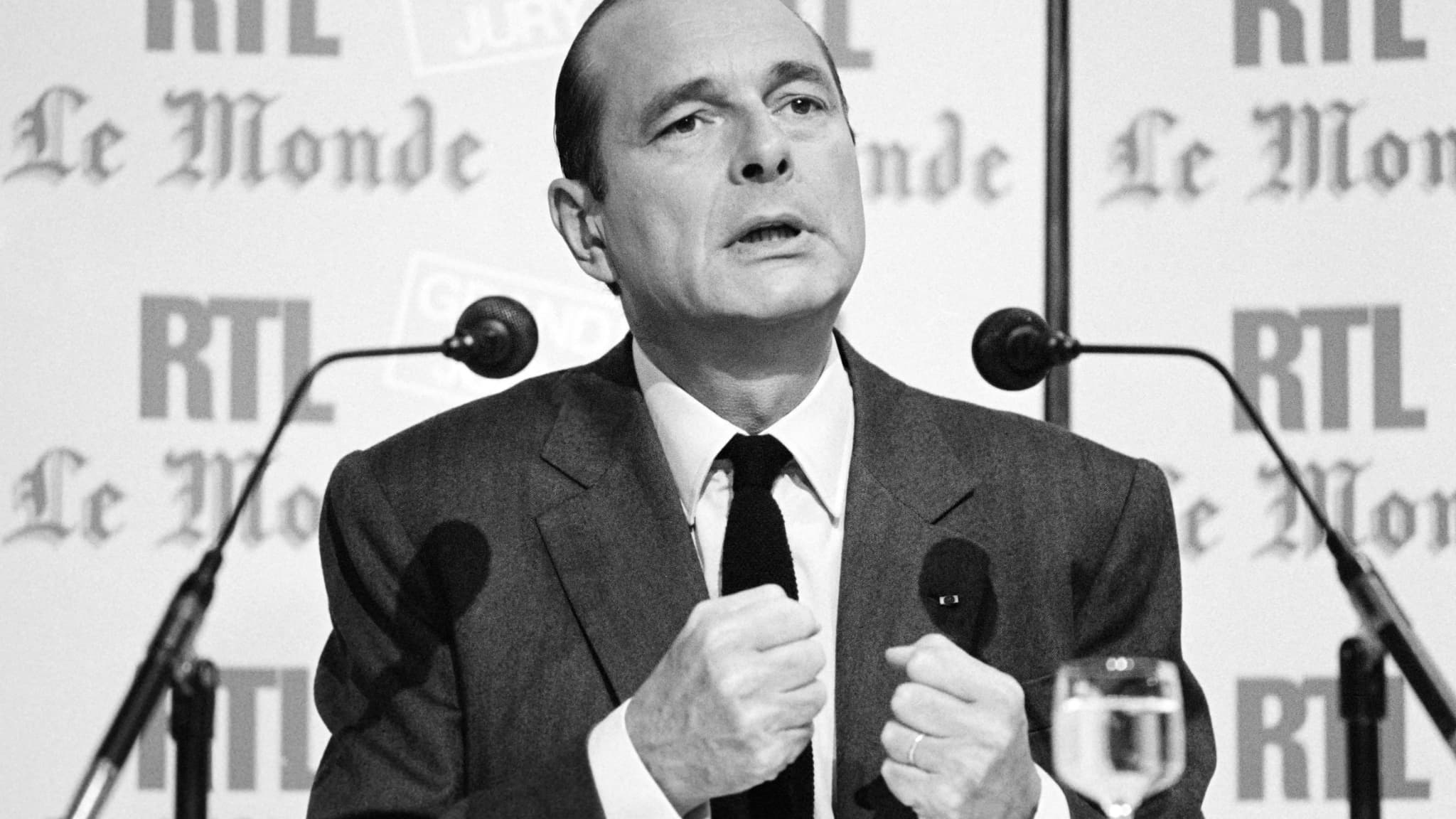 Très tôt dans la cohabitation, Jacques Chirac a commencé à subir l'usure du pouvoir (ici le Premier ministre invité du Grand Jury le 14 septembre 1986) Très tôt dans la cohabitation, Jacques Chirac a commencé à subir l'usure du pouvoir (ici le Premier ministre invité du Grand Jury le 14 septembre 1986)