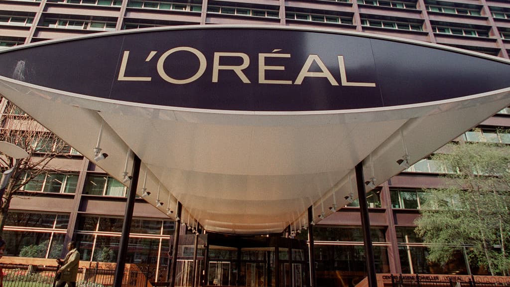 L'Oréal représente 70% du chiffre d'affaires global du secteur de l'hygiène. L'Oréal représente 70% du chiffre d'affaires global du secteur de l'hygiène.