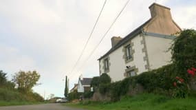 La maison où la famille a été retrouvée morte, à Carantec (Finistère).
