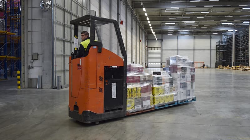 La consommation des ménages est actuellement inférieure d'un tiers (35%) à sa normale du fait notamment de la réduction "au minimum" de certaines dépenses, comme le textile, l'habillement mais aussi certains biens de l'industrie manufacturière.