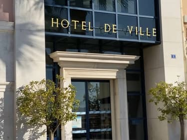 L'Hôtel de ville de Sanary-sur-Mer