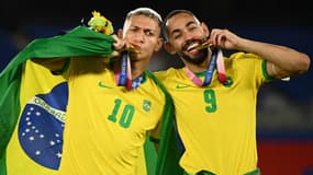 Richarlison et Matheus Cunha, vainqueurs avec le Brésil du tournoi olympique des JO 2021