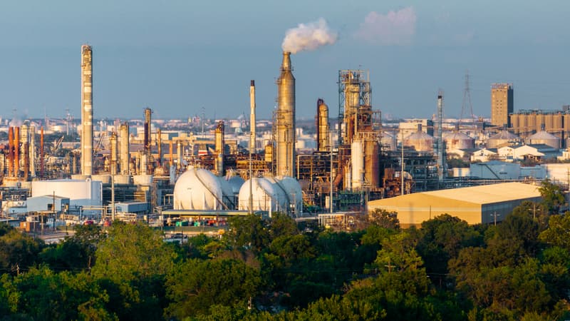 Une explosion dans une raffinerie de pétrole du Texas, la population appelée à se confiner
