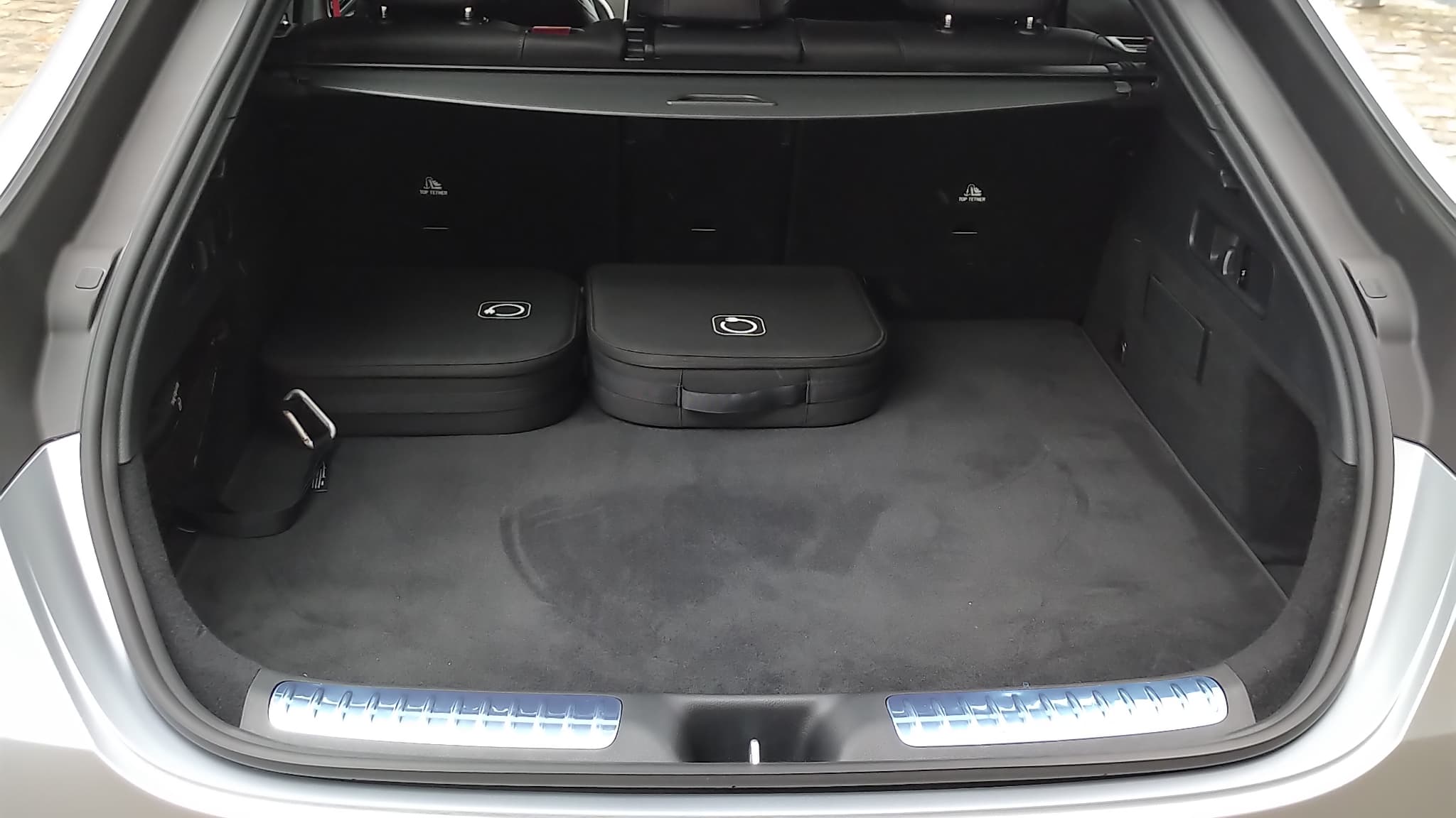 L'un des points faibles de ce Mercedes-AMG GLC Coupé 63S E Performance reste son habitabilité intérieure, mais aussi son coffre, logiquement moins grand que la version classique du GLC.