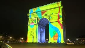 Avant le feu d'artifice du nouvel an, répétition générale sur les Champs-Elysées