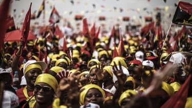 Des supporters de José Eduardo dos Santos, le Président sortant.