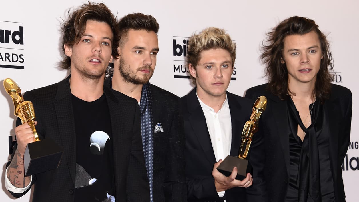 Le groupe One Direction à la cérémonie des Billboard music awards. Le groupe One Direction à la cérémonie des Billboard music awards.