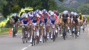 Un fumigène dans le peloton