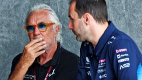 Flavio Briatore avec le directeur de l'équipe Alpine, 19 avril 2025