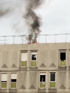 Incendie dans un foyer à Boulogne-Billancourt - Témoins BFMTV