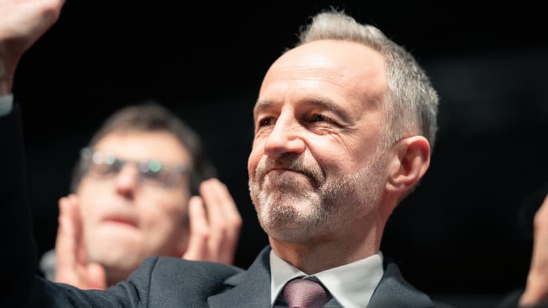 Le maire de Paris souhaite remettre une décoration aux joueurs parisiens et veut parler du Parc des Princes "mi-avril"