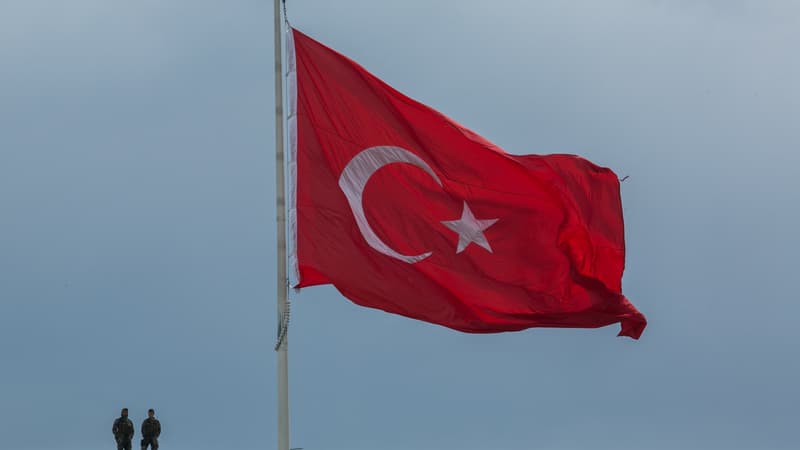 Un drapeau turc, pris en photo le 1er mai 2017 à Istanbul