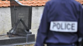 L'un des crucifix vandalisé au cimetière de Labry, en Meurthe-et-Moselle.