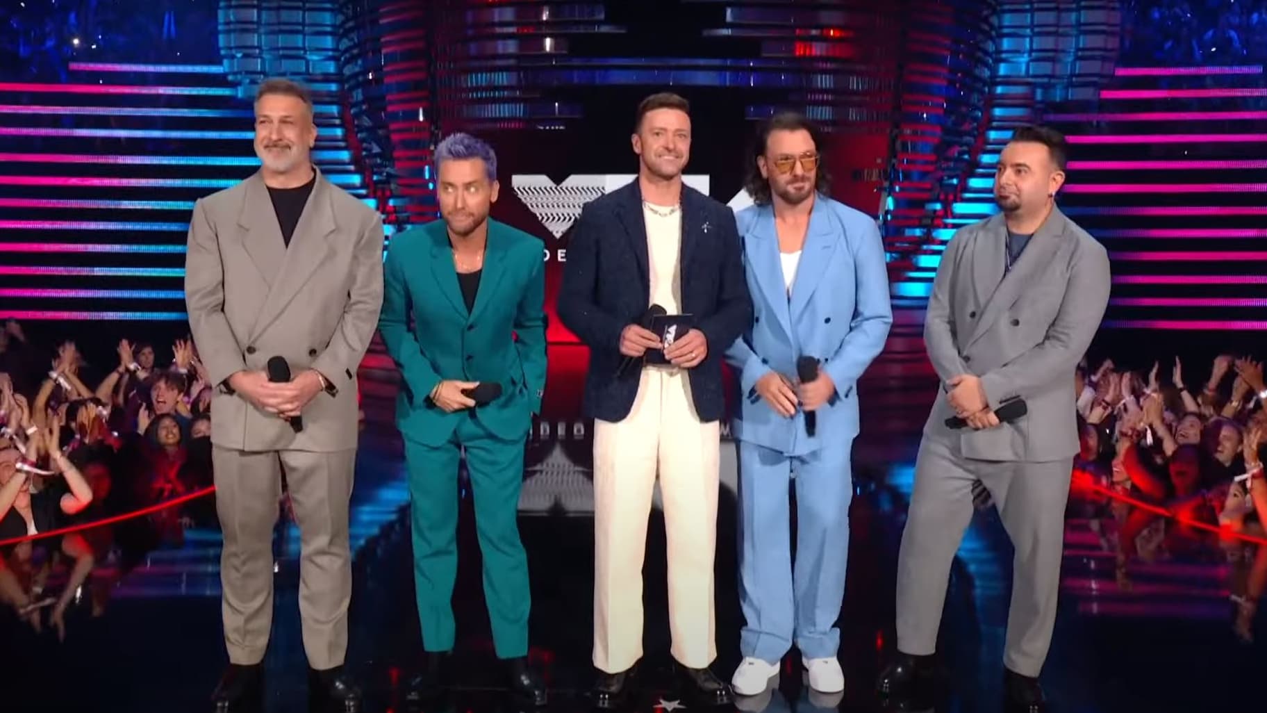 Le boys band NSYNC réuni 15 ans après sa séparation, sur la scène des ...