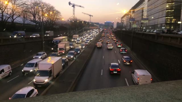 Circulation sur le périphérique parisien (illustration)