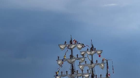 Le départ du Cuauhtémoc à l'Armada de Rouen. Le départ du Cuauhtémoc à l'Armada de Rouen.