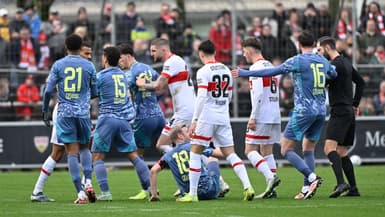 Davy Klaassen exclu.. mais autorisé à finir la rencontre lors du match amical entre l'Ajax Amsterdam et Stuttgart (2-2), le 5 janvier 2025