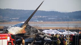 Un avion de la compagnie Jeju Air s'est écrasé dimanche 29 décembre à l'aéroport de Muan, dans le sud-ouest de la Corée du Sud
