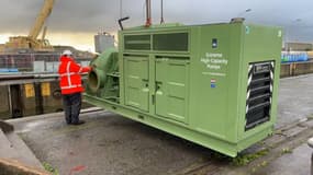 Une méga-pompe déployée lors des inondations dans le Pas-de-Calais, en novembre 2023. 