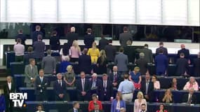 Les Britanniques du Brexit Party tournent le dos pendant l'hymne européen lors de la rentrée au Parlement