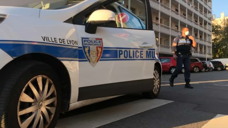 Une brigade de la police municipale à Lyon après l'attaque de l'église orthodoxe grecque.