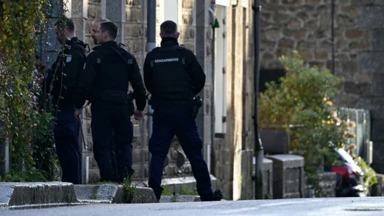 Des gendarmes enquête pour retrouver l'adolescente disparue Morgane Rivoal, 13 ans, autour de Pabu, dans les Côtes-d'Armor, le 2 décembre 2024 Des gendarmes enquête pour retrouver l'adolescente disparue Morgane Rivoal, 13 ans, autour de Pabu, dans les Côtes-d'Armor, le 2 décembre 2024