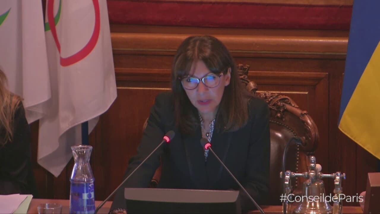 Anne Hidalgo au conseil de Paris: "Je suis tellement fière et heureuse