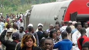 Les passagers quittent le site de l'accident le 21 octobre. 