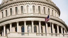 L'accord sur le relèvement du plafond de la dette américaine a été adopté lundi soir par la Chambre des représentants par 269 voix contre 161 et sera examiné mardi par le Sénat. /Photo prise le 1er août 2011/REUTERS/Joshua Roberts