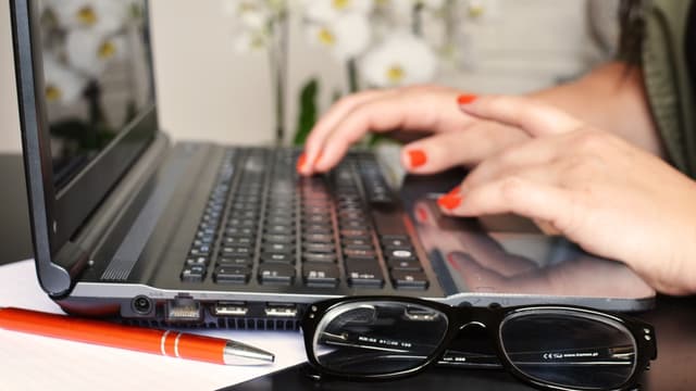 Les réseaux sociaux et la messagerie, rien de pire pour la productivité.