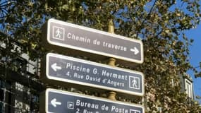 La mairie a installé un panneau "Chemin de traverse" dans le 19e.