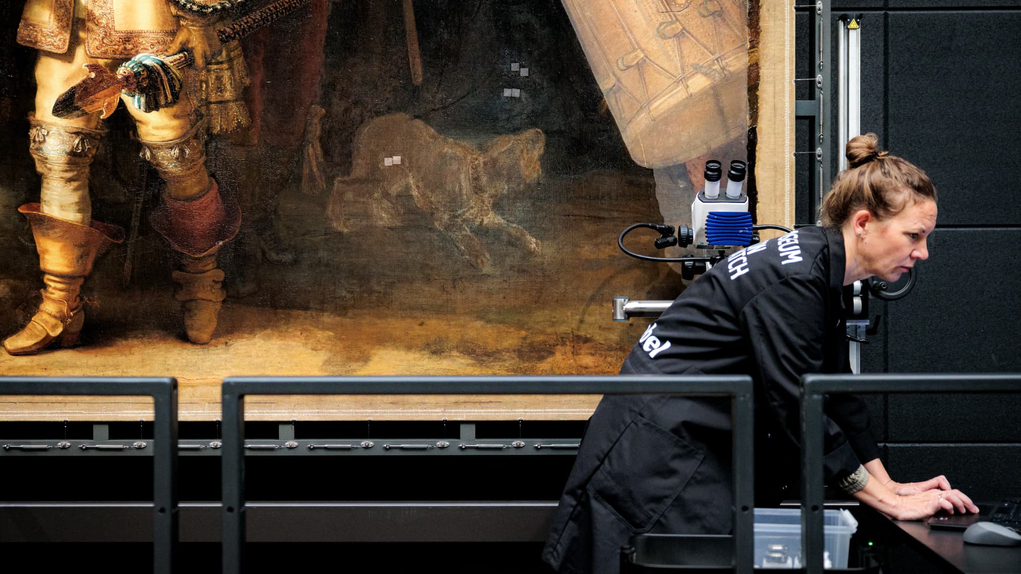 "C'ÉTAIT TOUT À FAIT INATTENDU": CETTE DÉCOUVERTE INÉDITE SUR "LA RONDE DE NUIT" DE REMBRANDT
