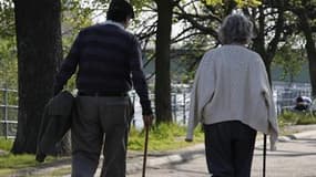 Selon un sondage Viavoice pour Libération, près de six Français sur dix (57%) se disent hostiles au report de l'âge légal de la retraite après 60 ans. /Photo d'archives/REUTERS/John Schults