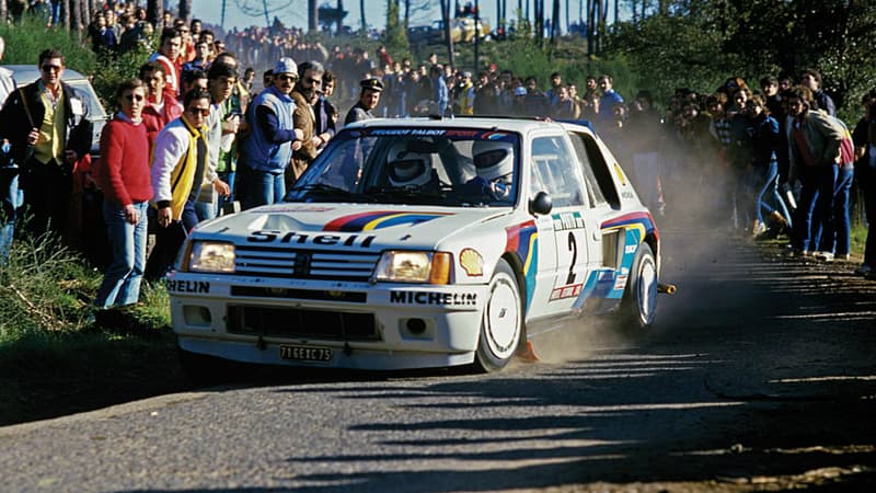 Cette voiture de légende, ici pilotée par Ari Vatanen au rallye du Portugal, est à vendre en mai prochain à Monaco. 
