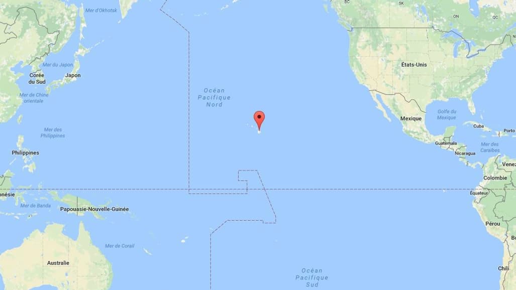 Hawaï se situe au milieu de l'Océan pacifique, à mi-chemin entre la Corée du Nord et les Etats-Unis. Hawaï se situe au milieu de l'Océan pacifique, à mi-chemin entre la Corée du Nord et les Etats-Unis.