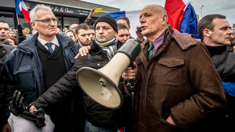 Le général Piquemal lors de la manifestation anti-migrants au cours de laquelle il a été arrêté, le 6 février dernier.